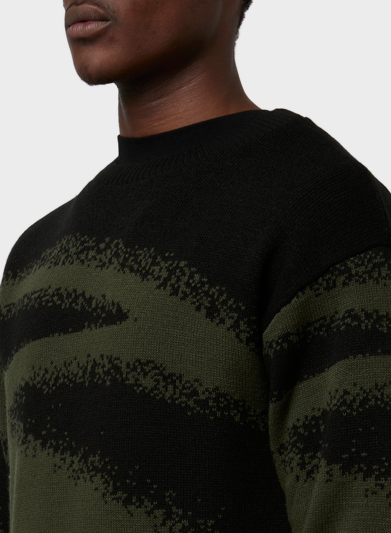 KNITWEAR JACQUARD FLUID DETAILS